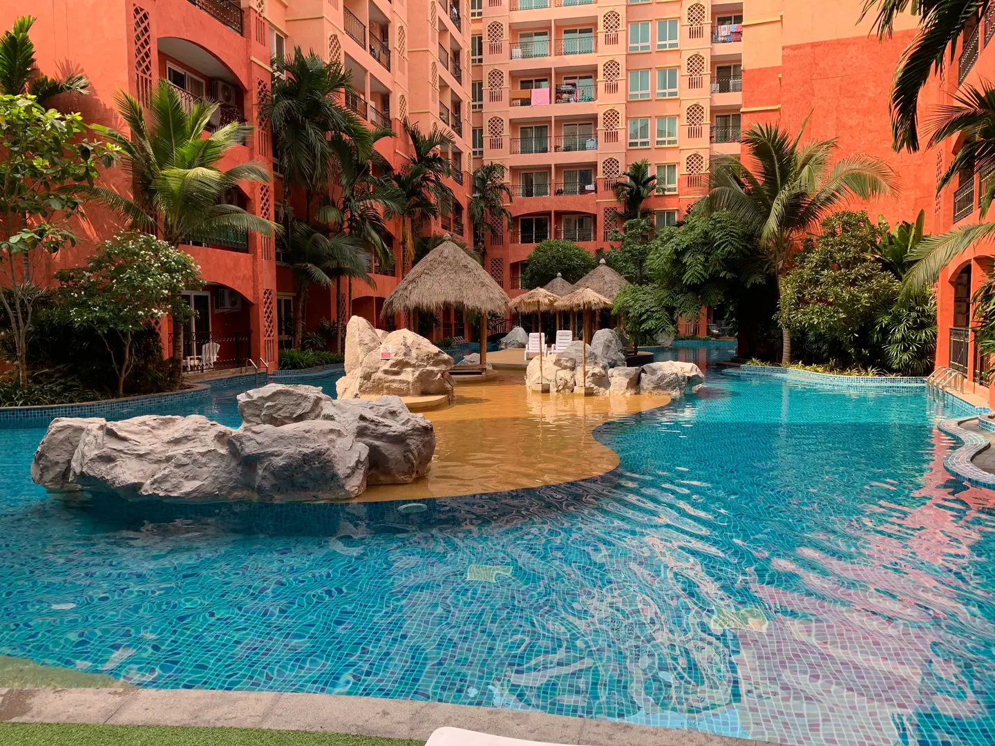 Seven Seas — One Bedroom с видом на бассейн — фото 19