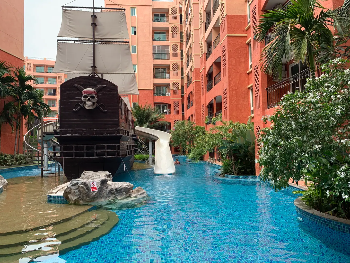 Seven Seas — One Bedroom с видом на бассейн — фото 23