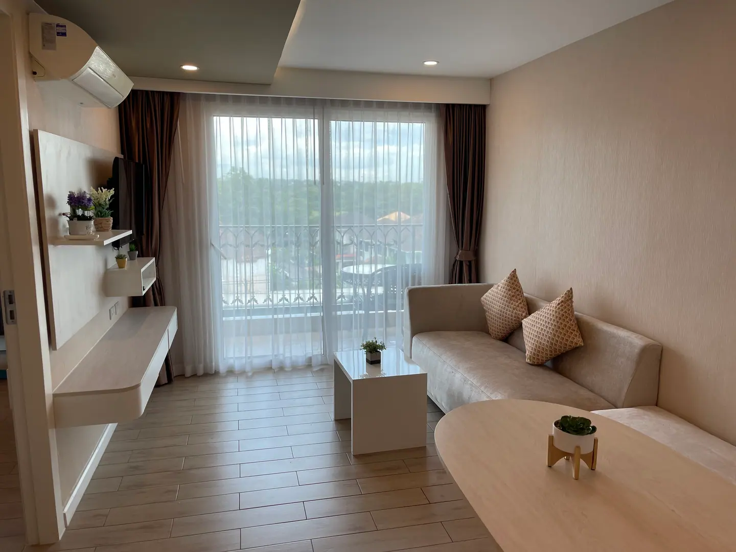 Seven Seas — One Bedroom с видом на город